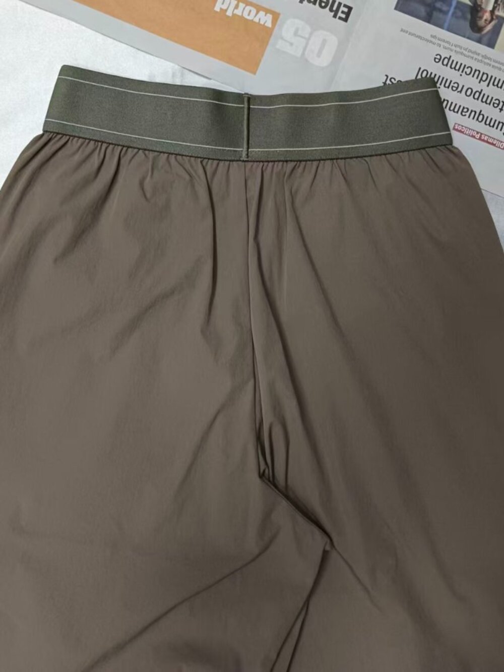 🎄Alo Yoga Suit Up Trouser Olive🧶Loose Fit | Elastic Waistband Casual Luxury - Picture 5 of 8